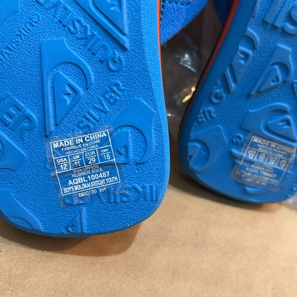 Quicksilver boys flip flops bright blue strap size 12 toddler Never worn - Picture 4 of 7